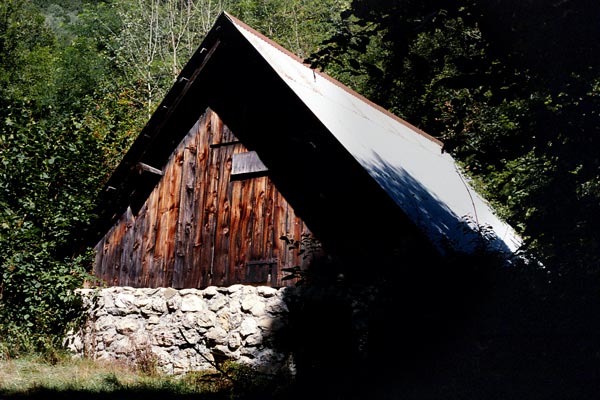 Extrait de la série « J'ai appris dans les Alpes » : Croix du Nivolet, Chalet