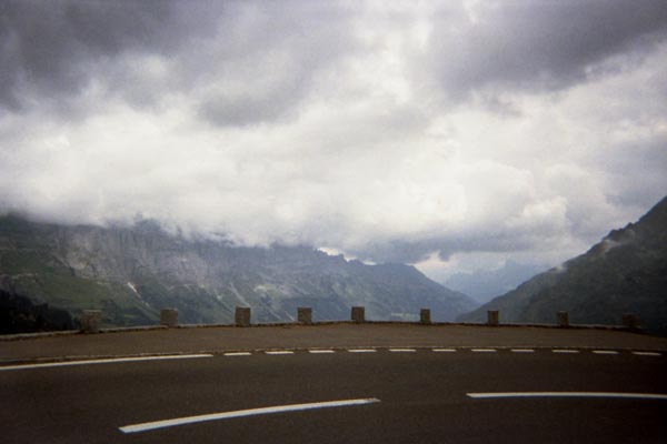 Extrait de la série « Possibilité de mémoire » : Vals, Route